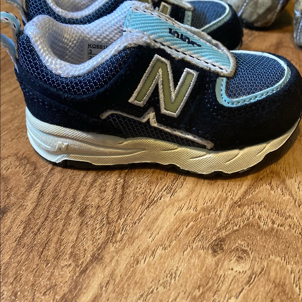 Bundle of infant mixed name brand shoes and slippers! - Picture 3 of 16